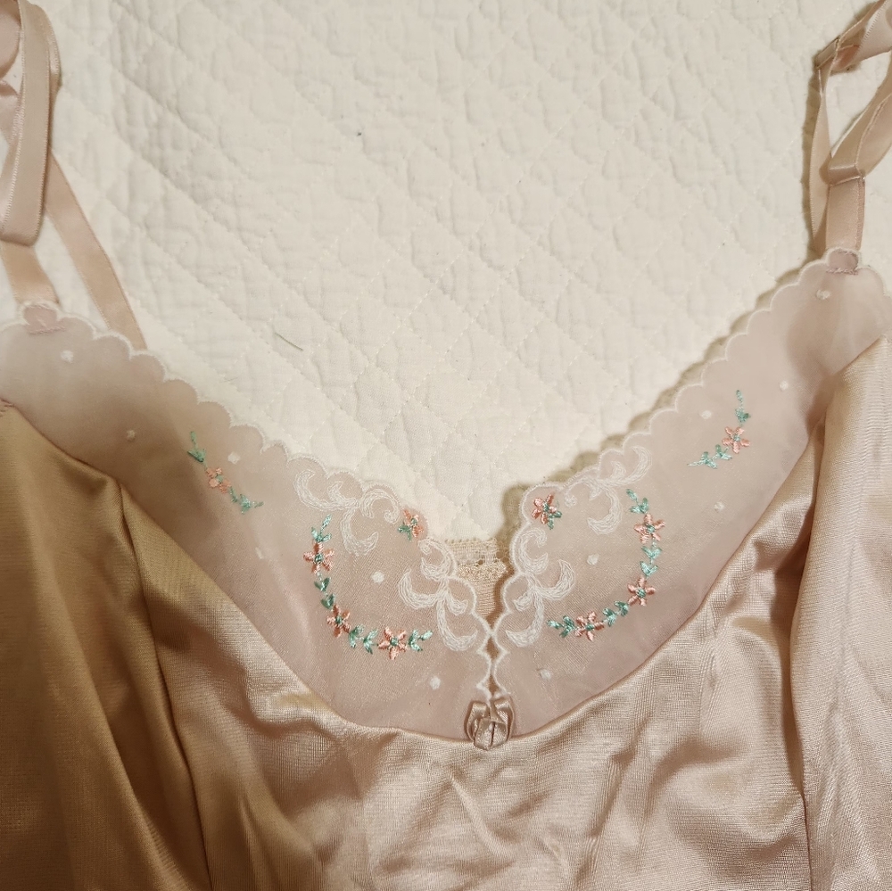 3/$20 Elegant Cream Chemise - Picture 3 of 4